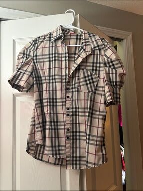 Classic Short-Sleeve Plaid Button-Up Shirt in Beige